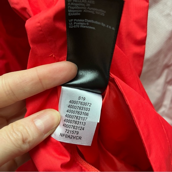 Authentic THE NORTH FACE Women's Venture 2 Shell 2.5L Hooded Rain Jacket - RED. - Picture 11 of 13